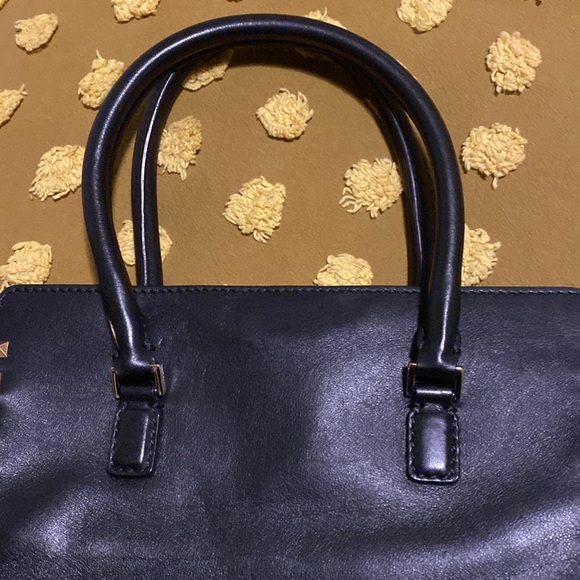 Authentic Valentino Rockstud tote - Picture 4 of 7